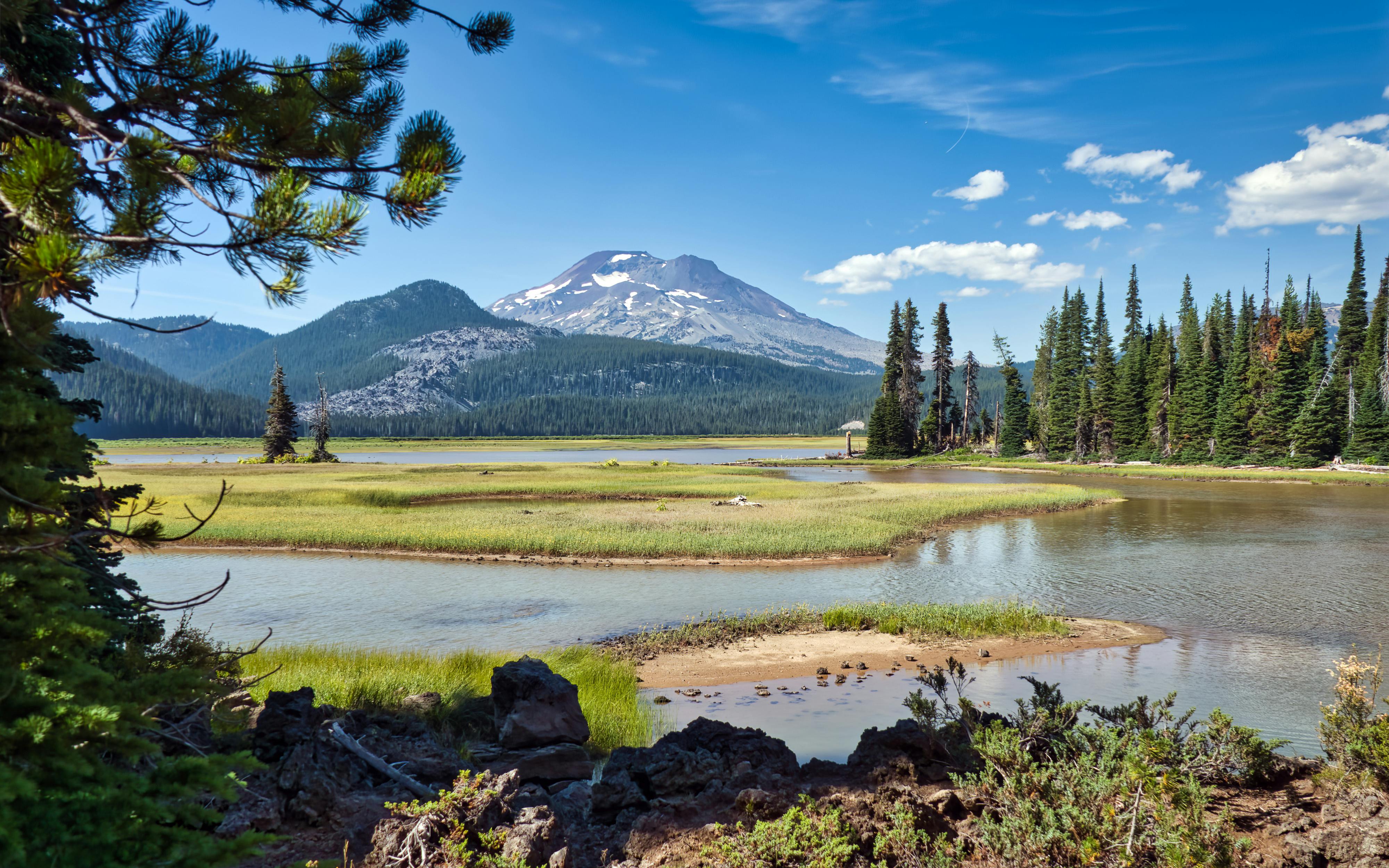 Sparks Lake with South Sister, Central Oregon